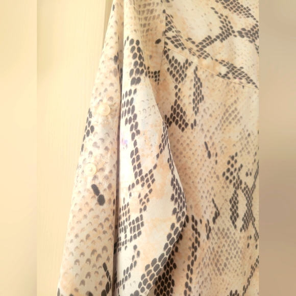 Express Portofino, Snake skin pattern, button up, Blouse sz XS/TP - Picture 2 of 7